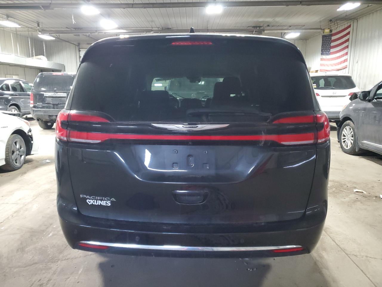 2021 Chrysler Pacifica VIN 2C4RC1BG1MR588470 Copart auction photo, vandalism damage thumbnail 6