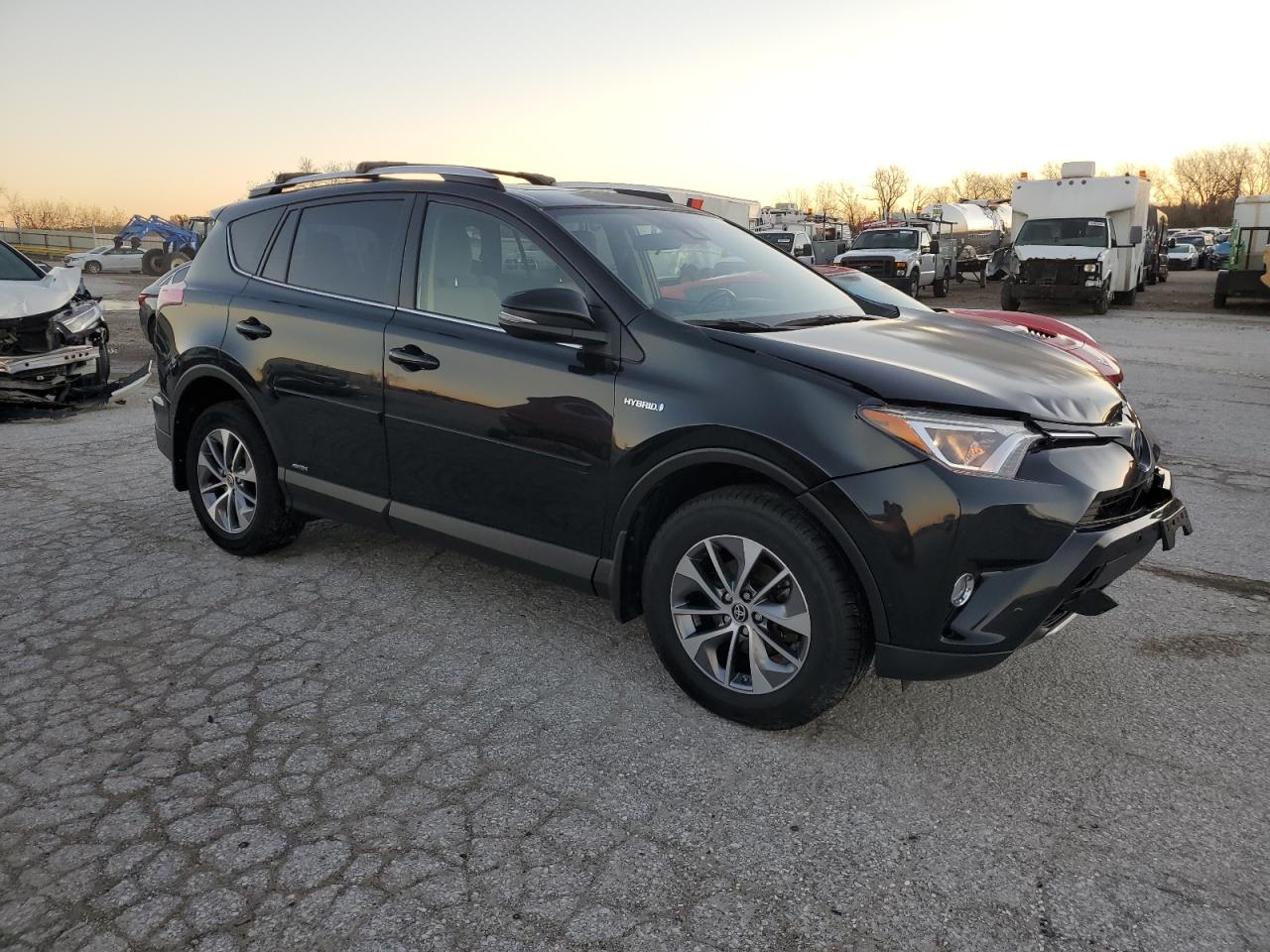 2016 Toyota RAV 4 VIN JTMRJREVXGD024905 Copart auction photo, front end / minor dent/scratches damage thumbnail 4