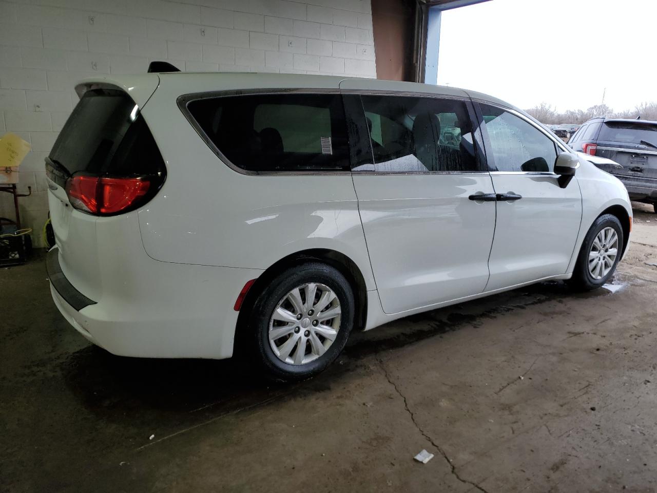 2019 Chrysler Pacifica VIN 2C4RC1AG1KR629713 Copart auction photo, front end damage thumbnail 3