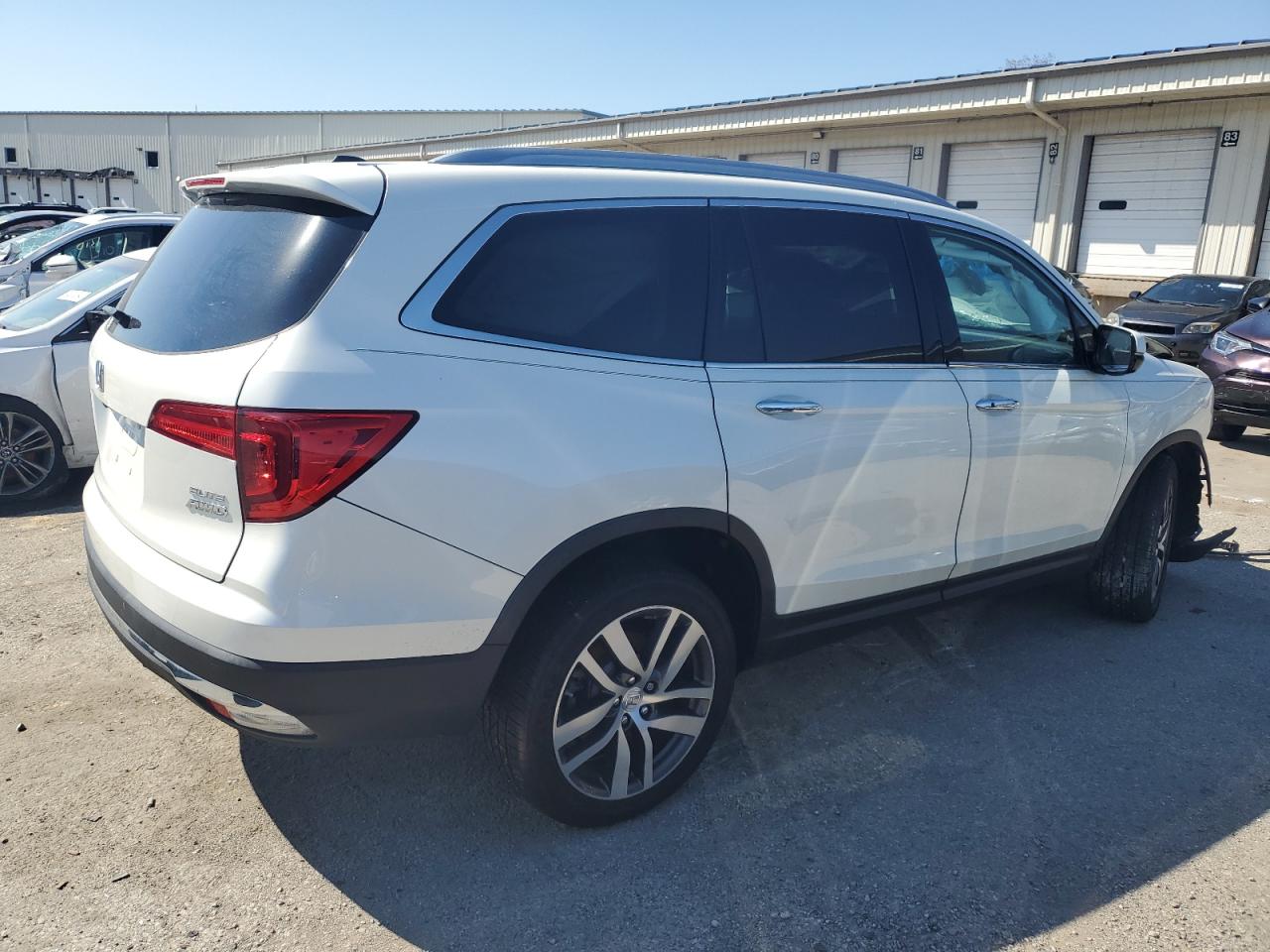 2016 Honda Pilot VIN 5FNYF6H0XGB103334 Copart auction photo, front end damage thumbnail 3