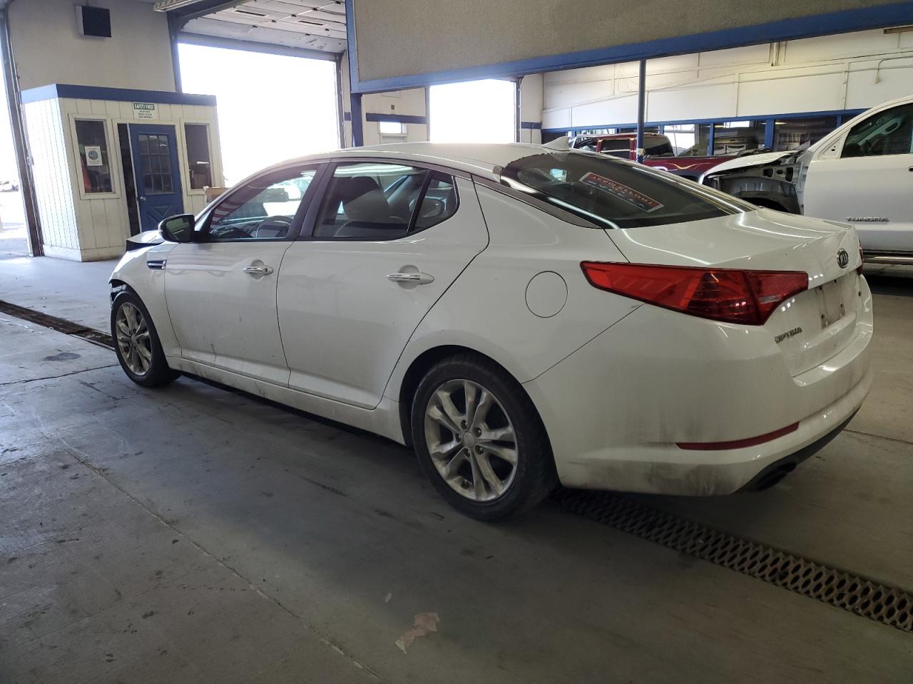 2012 KIA Optima VIN 5XXGM4A76CG037496 Copart auction photo, front end / side damage thumbnail 2