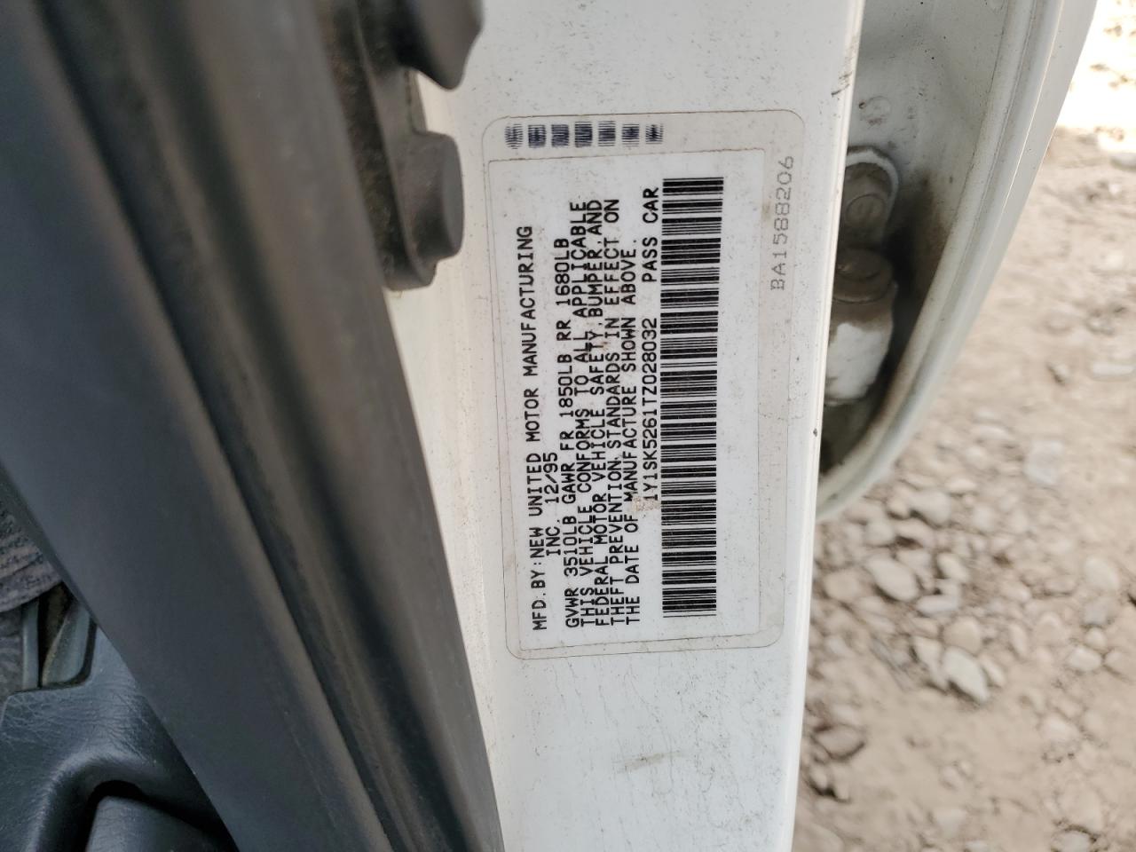 1996 GEO Prizm VIN 1Y1SK5261TZ028032 Copart auction photo, normal wear / minor dent/scratches damage thumbnail 12