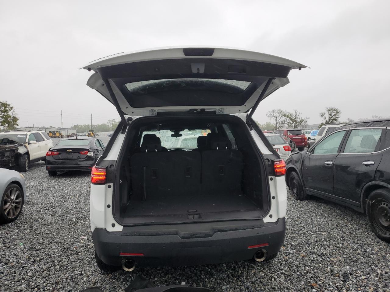 2022 Chevrolet Traverse VIN 1GNERGKW5NJ117586 Copart auction photo, front end damage thumbnail 6