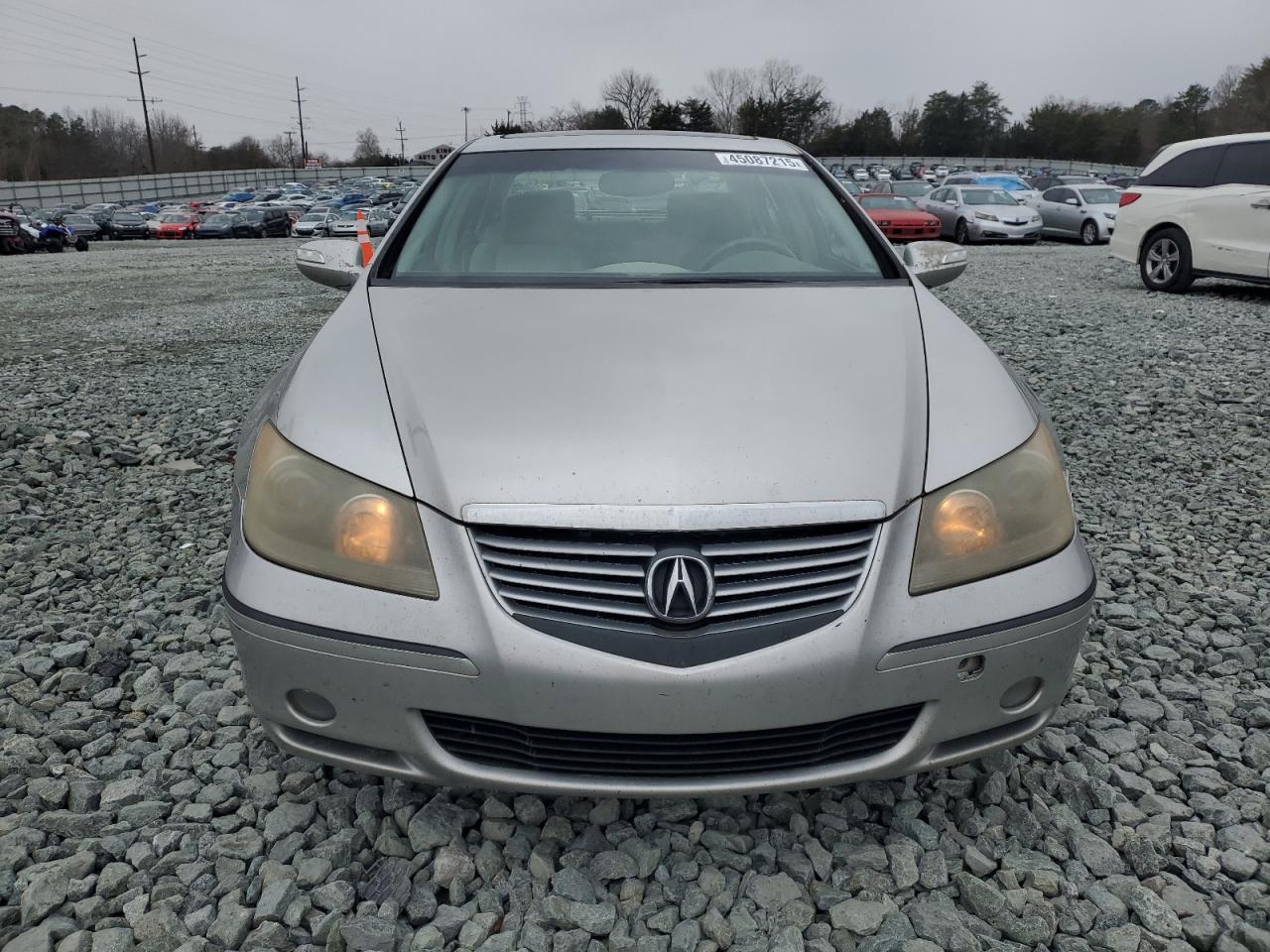 2005 Acura RL VIN JH4KB16535C013986 Copart auction photo, rear end / minor dent/scratches damage thumbnail 5