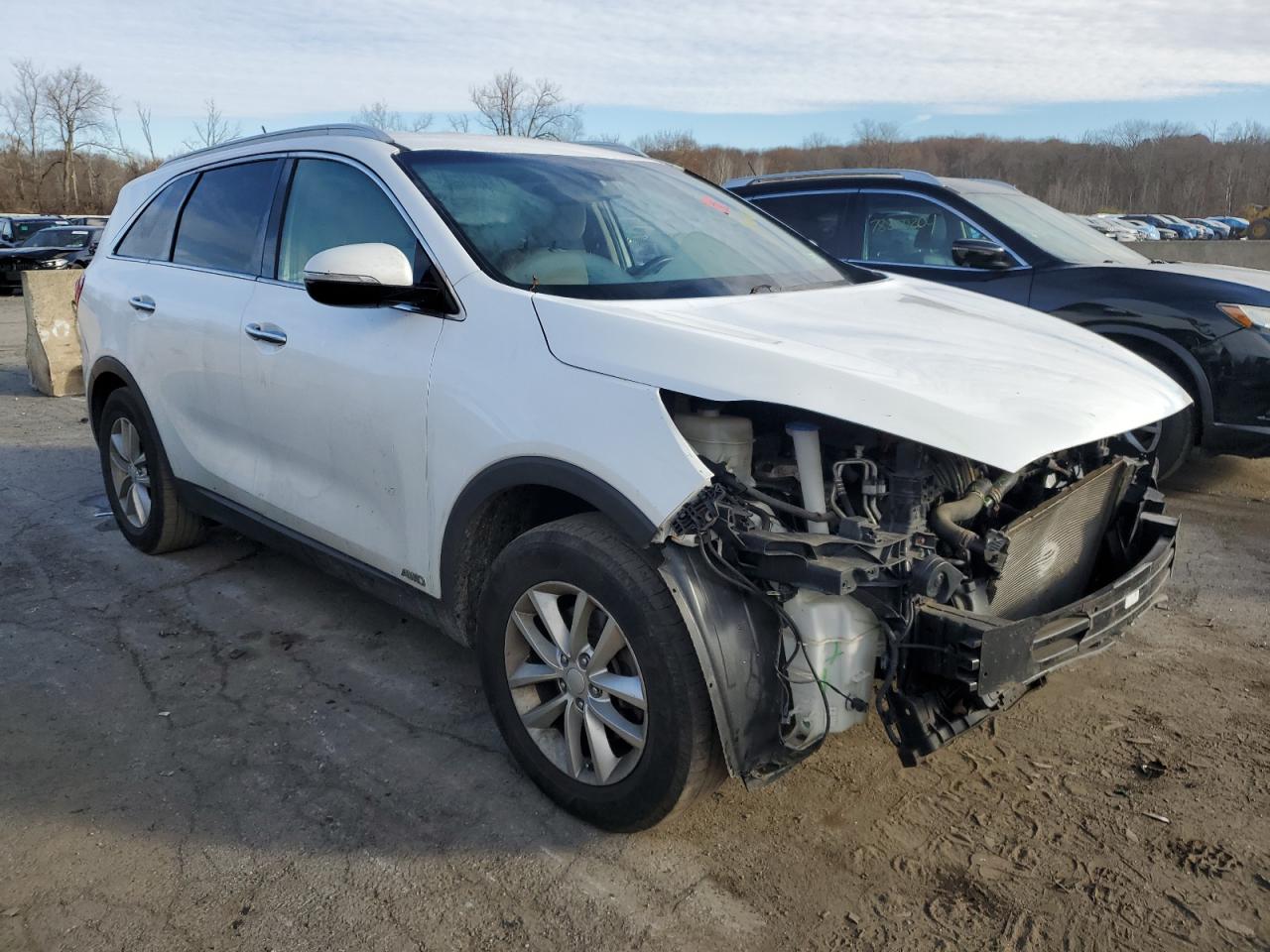 2016 KIA Sorento VIN 5XYPGDA30GG075344 Copart auction photo, front end / minor dent/scratches damage thumbnail 4