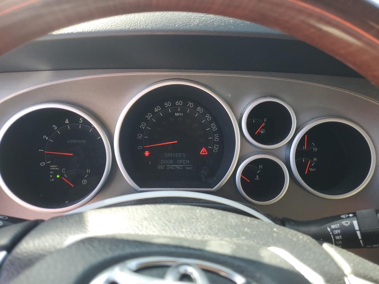 2016 Toyota Sequoia VIN 5TDDW5G10GS135028 Copart auction photo, front end damage thumbnail 9