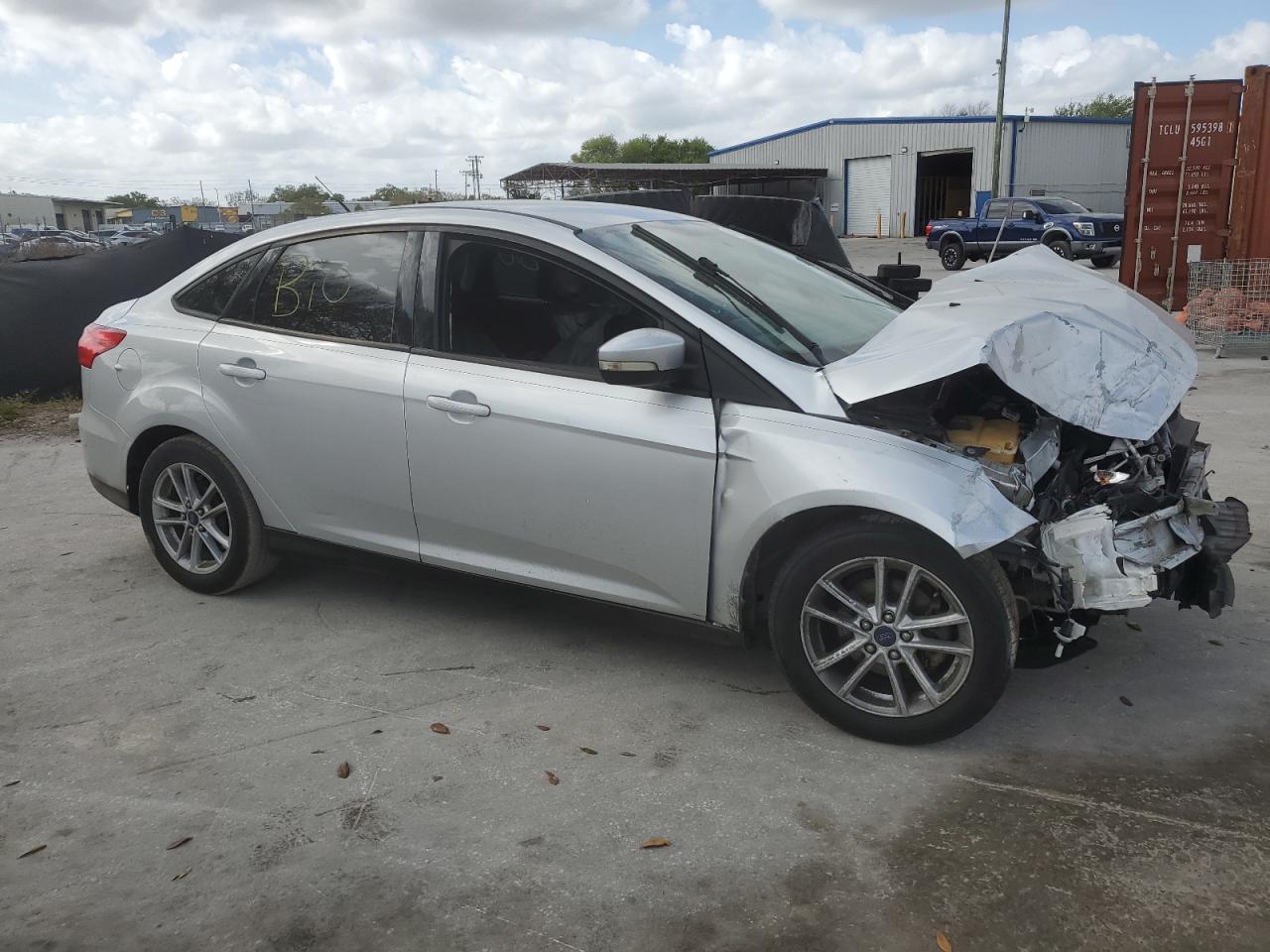 2016 Ford Focus VIN 1FADP3F23GL236017 Copart auction photo, front end / side damage thumbnail 4