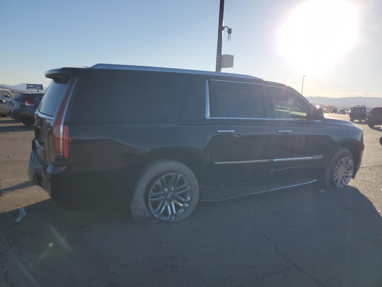 2018 Cadillac Escalade VIN 1GYS3GKJ8JR386723 Copart auction photo, side / undercarriage damage thumbnail 3