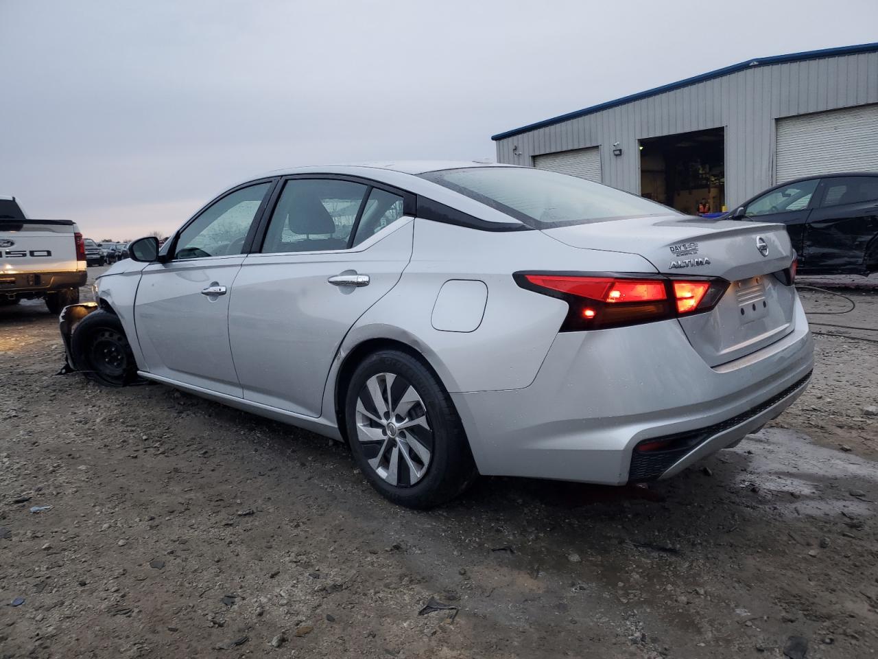 2020 Nissan Altima VIN 1N4BL4BV5LC158231 Copart auction photo, front end damage thumbnail 2