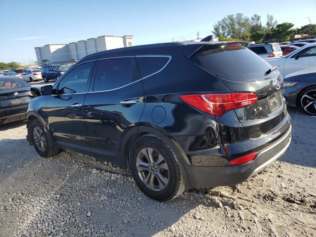 2016 Hyundai Santa Fe VIN 5XYZU3LB2GG366217 Copart auction photo, front end damage thumbnail 2