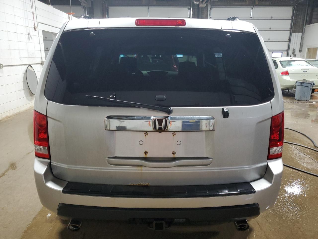 2011 Honda Pilot VIN 5FNYF4H50BB097777 Copart auction photo, front end / rear end damage thumbnail 6