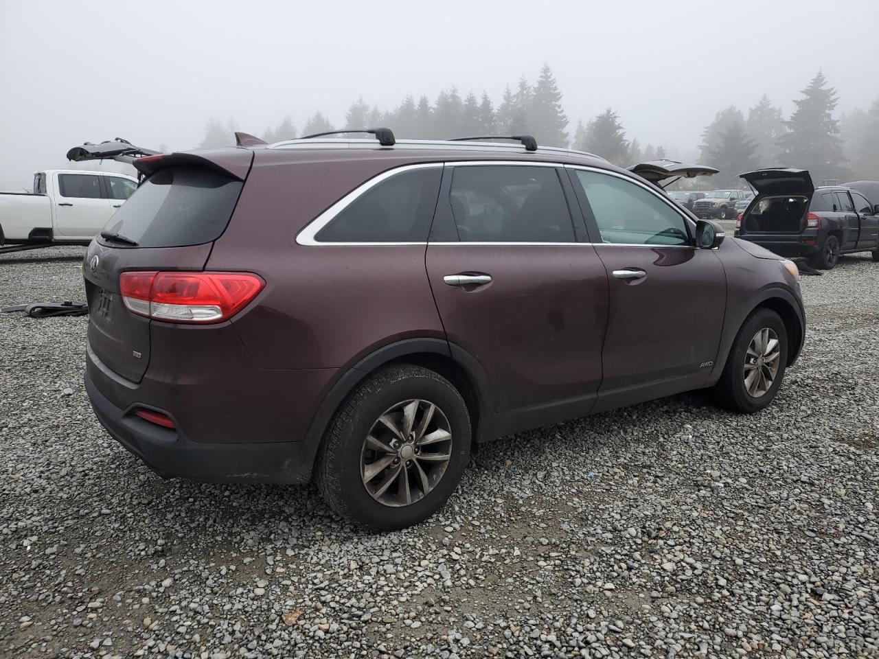 2018 KIA Sorento VIN 5XYPGDA31JG407038 Copart auction photo, front end damage thumbnail 3