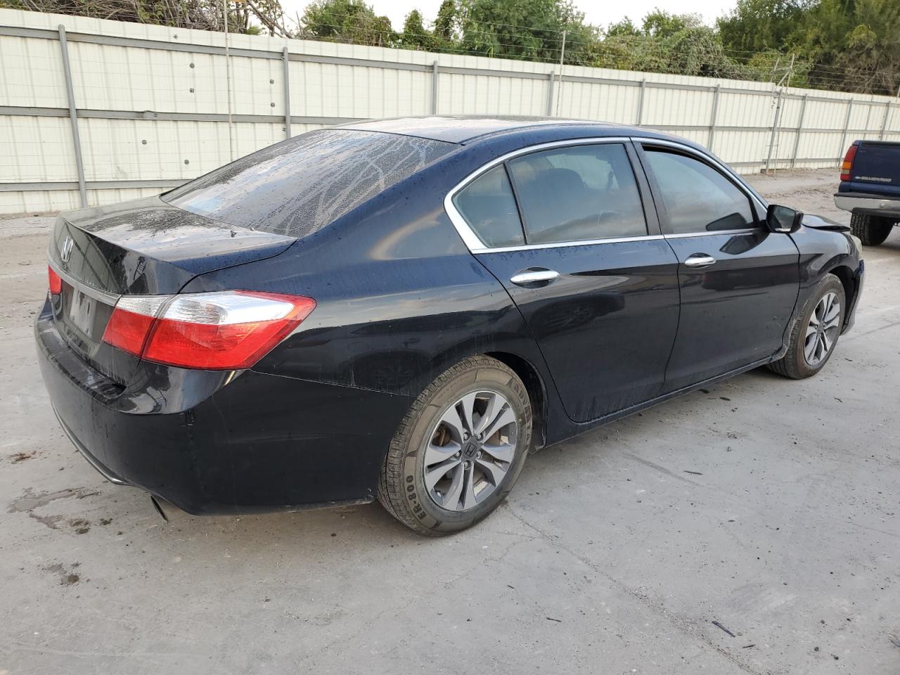 2015 Honda Accord VIN 1HGCR2F31FA066545 Copart auction photo, front end / minor dent/scratches damage thumbnail 3