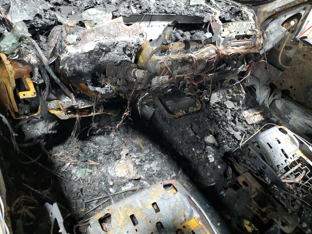 2010 Chevrolet Suburban VIN 1GNUCJE01AR140408 Copart auction photo, vandalism / burn damage thumbnail 8