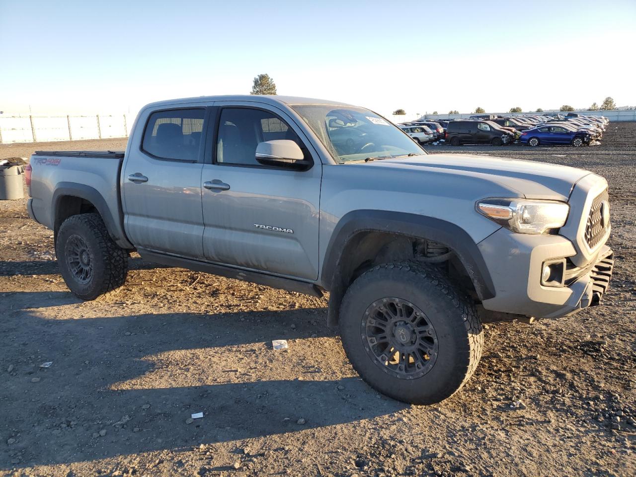 2018 Toyota Tacoma VIN 3TMCZ5AN3JM138138 Copart auction photo, side / front end damage thumbnail 4