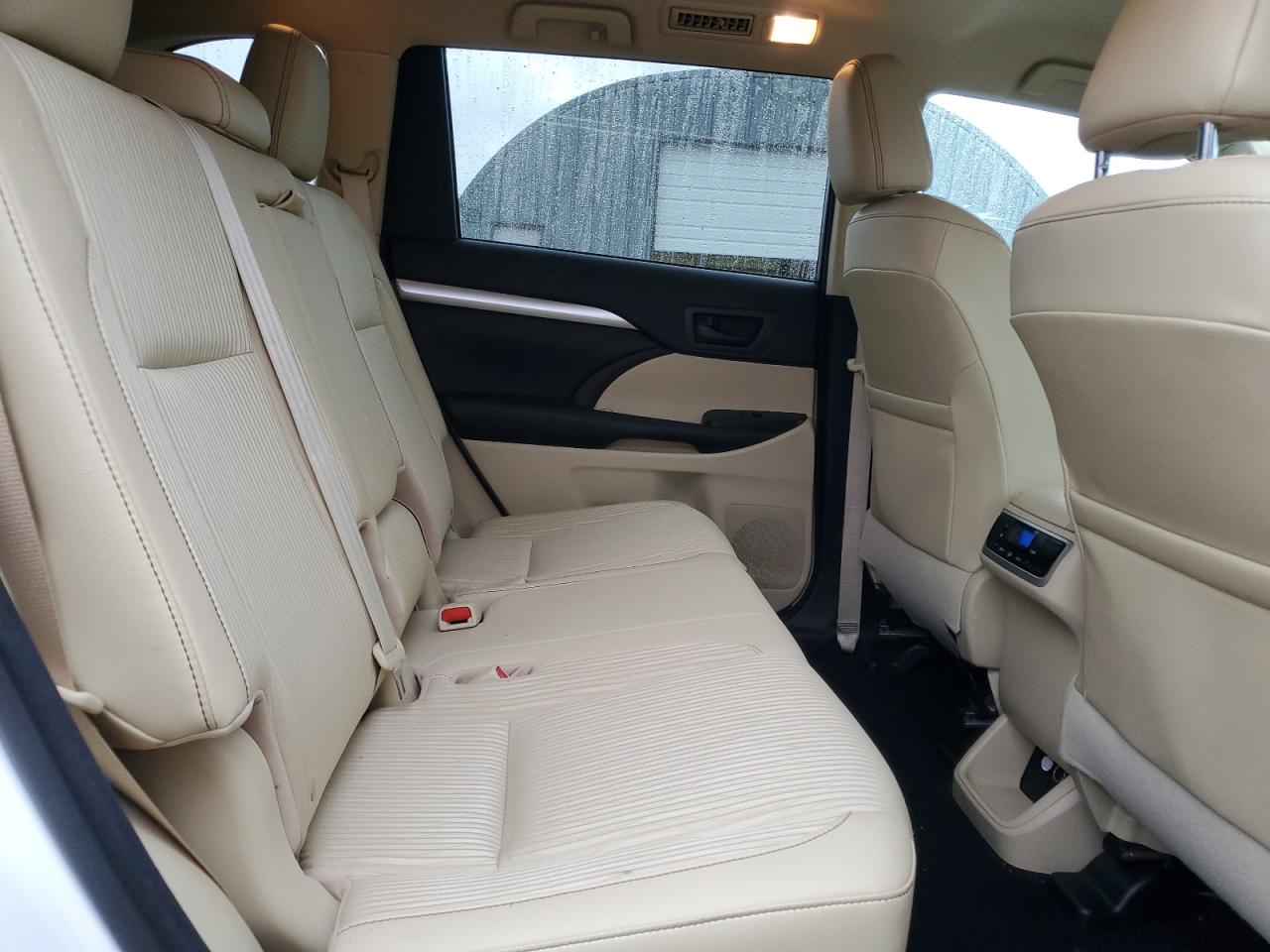 2016 Toyota Highlander VIN 5TDBKRFH0GS298769 Copart auction photo, rear end / minor dent/scratches damage thumbnail 11