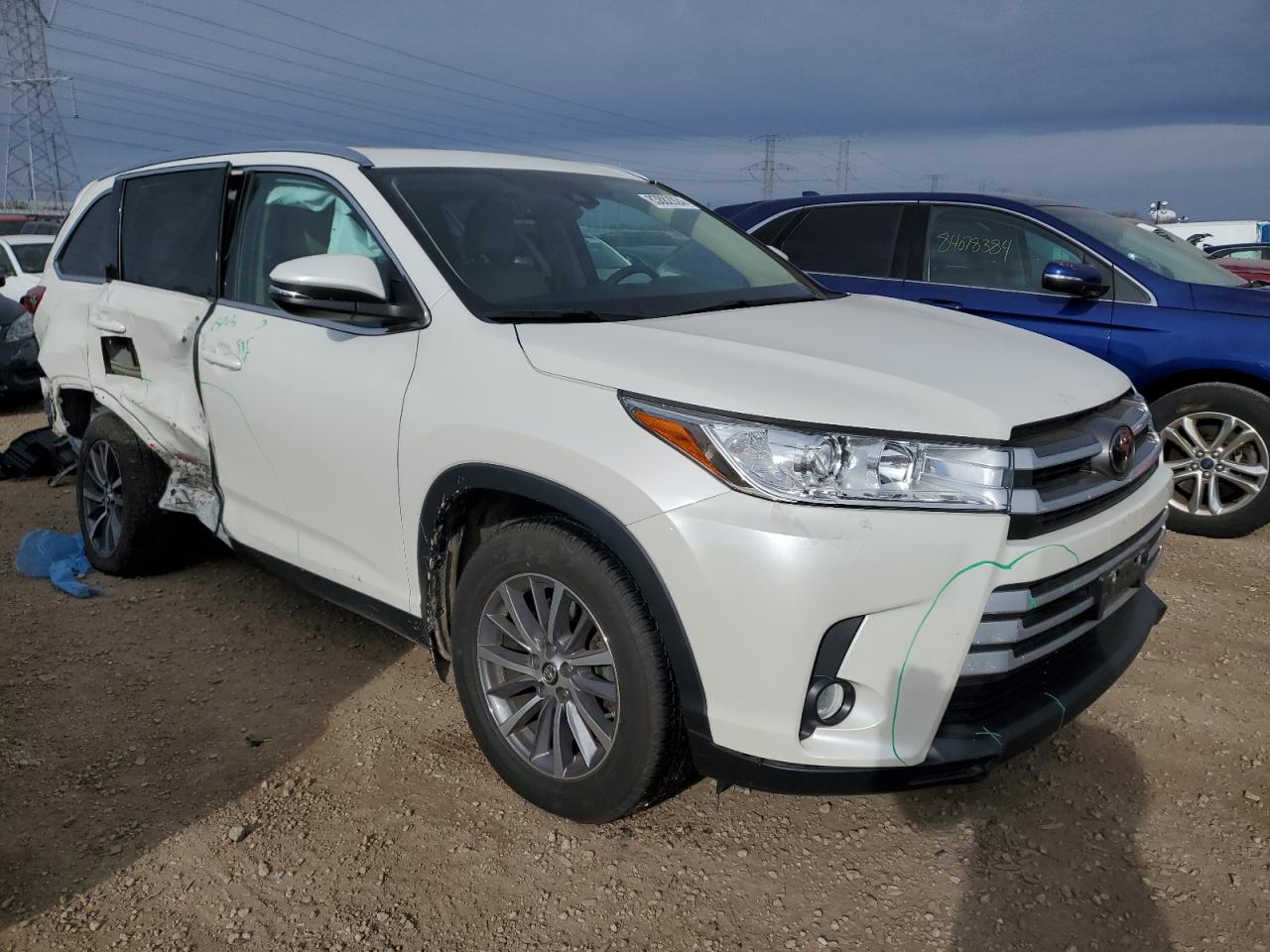 2019 Toyota Highlander VIN 5TDJZRFH9KS590842 Copart auction photo, side / rear end damage thumbnail 4