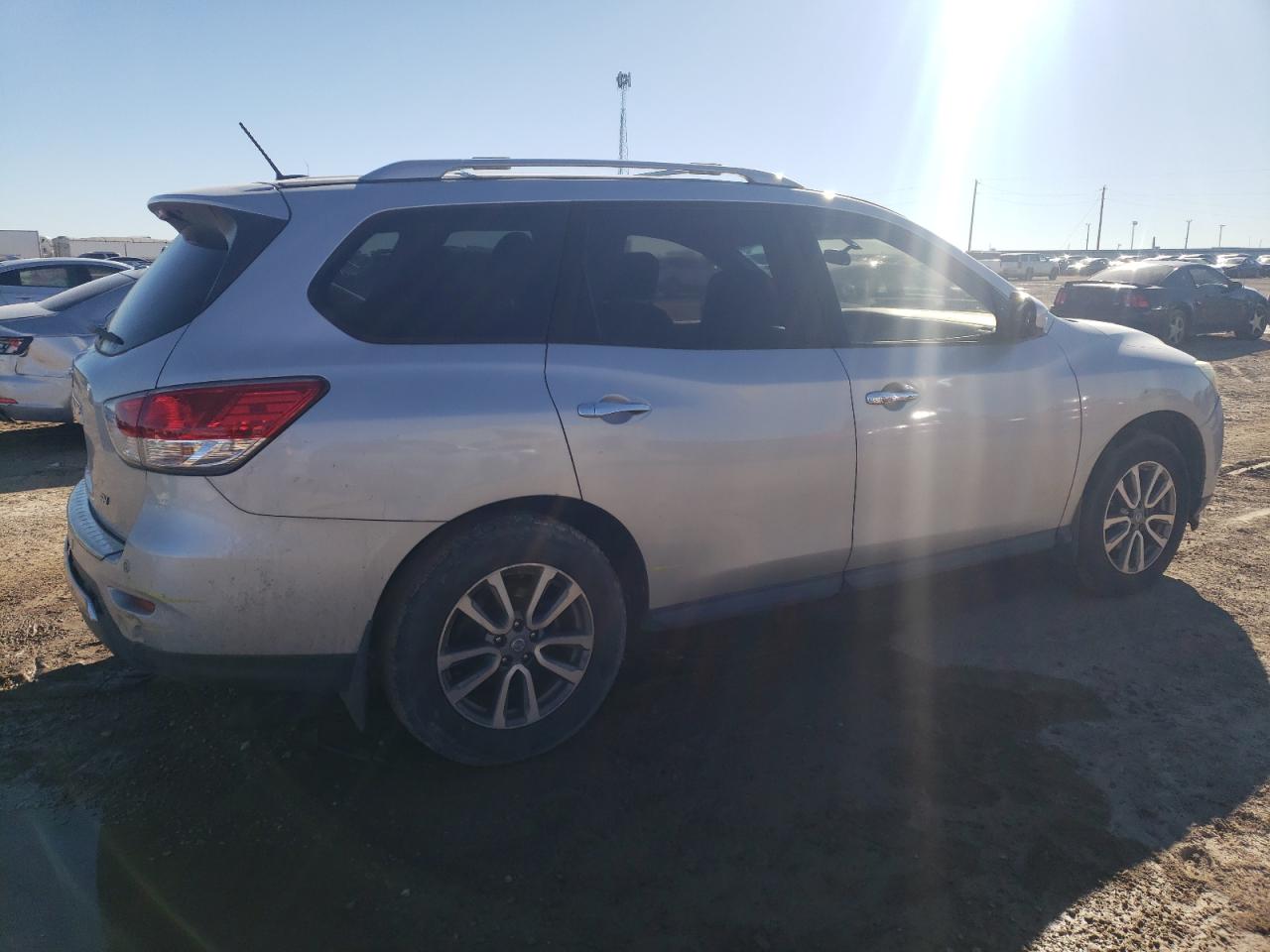 2014 Nissan Pathfinder VIN 5N1AR2MN1EC710781 Copart auction photo, water/flood / mechanical damage thumbnail 3