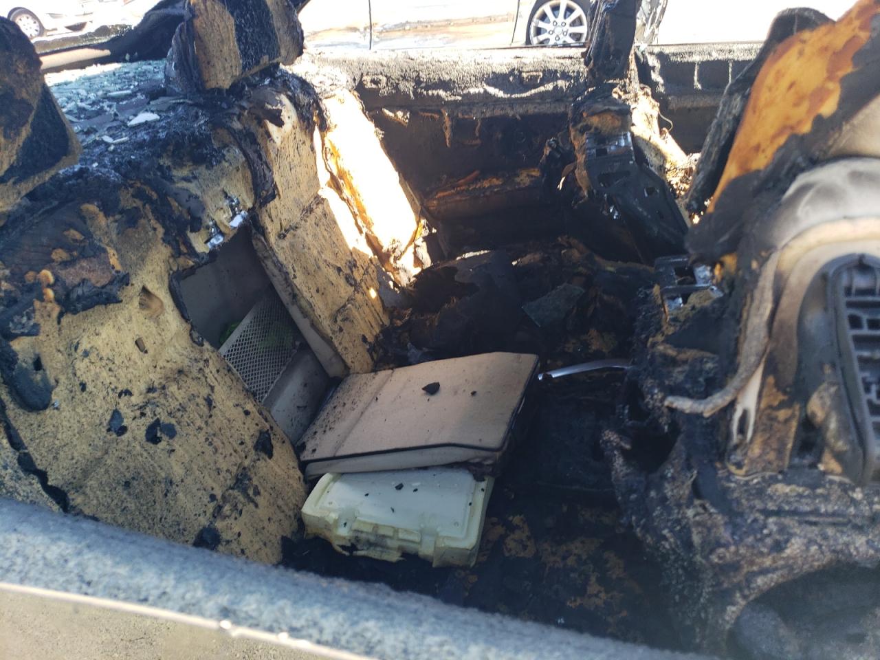 2007 BMW 3er VIN WBAWL73547PX45379 Copart auction photo, burn / burn - interior damage thumbnail 10