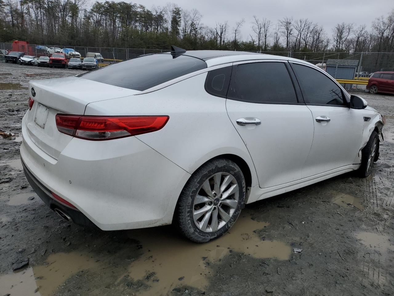 2018 KIA Optima VIN 5XXGU4L36JG231680 Copart auction photo, front end / undercarriage damage thumbnail 3