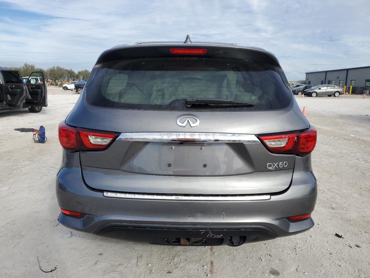 2017 Infiniti QX60 VIN 5N1DL0MM2HC555205 Copart auction photo, front end / minor dent/scratches damage thumbnail 6