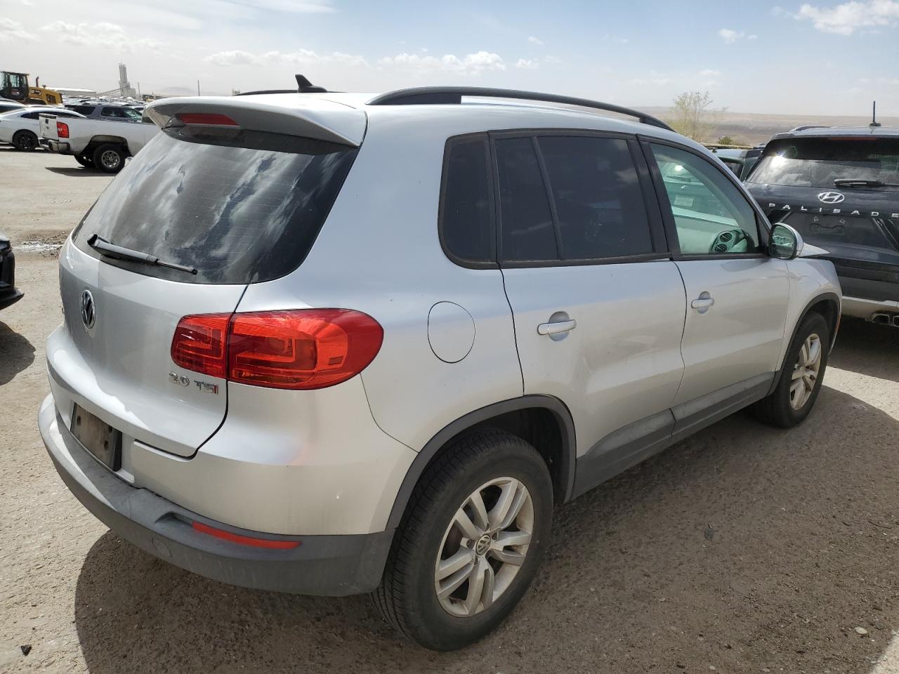 2015 Volkswagen Tiguan VIN WVGAV7AX7FW604124 Copart auction photo, front end damage thumbnail 3