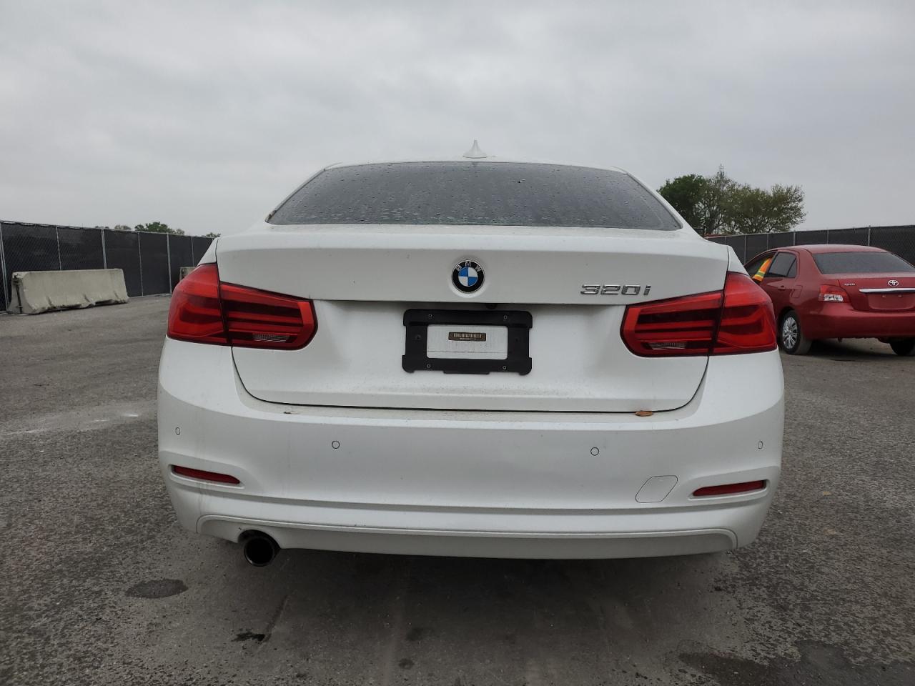 2017 BMW 3er VIN WBA8A9C39HK863984 Copart auction photo, front end damage thumbnail 6
