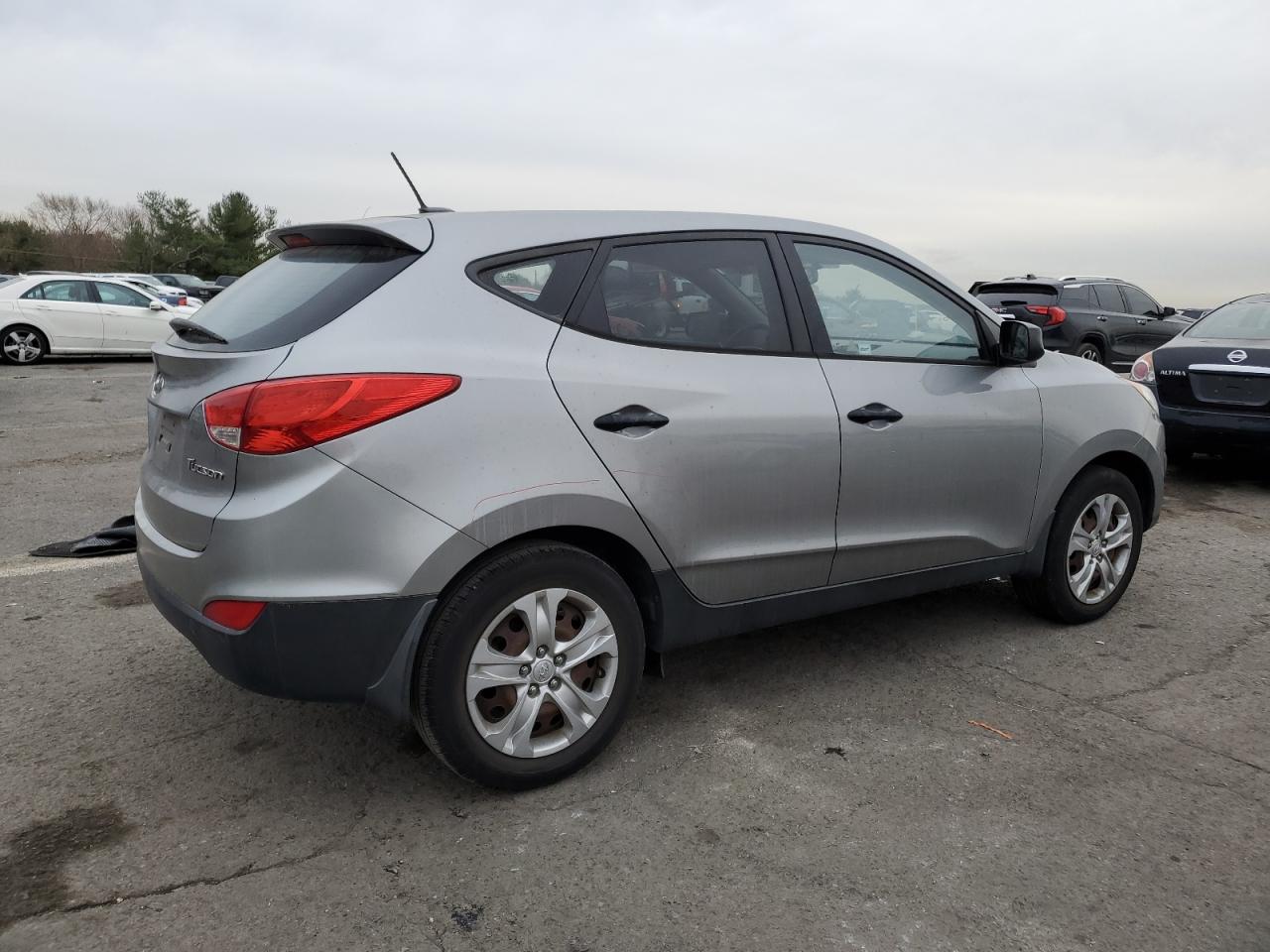 2011 Hyundai Tucson VIN KM8JT3AB4BU229494 Copart auction photo, minor dent/scratches damage thumbnail 3