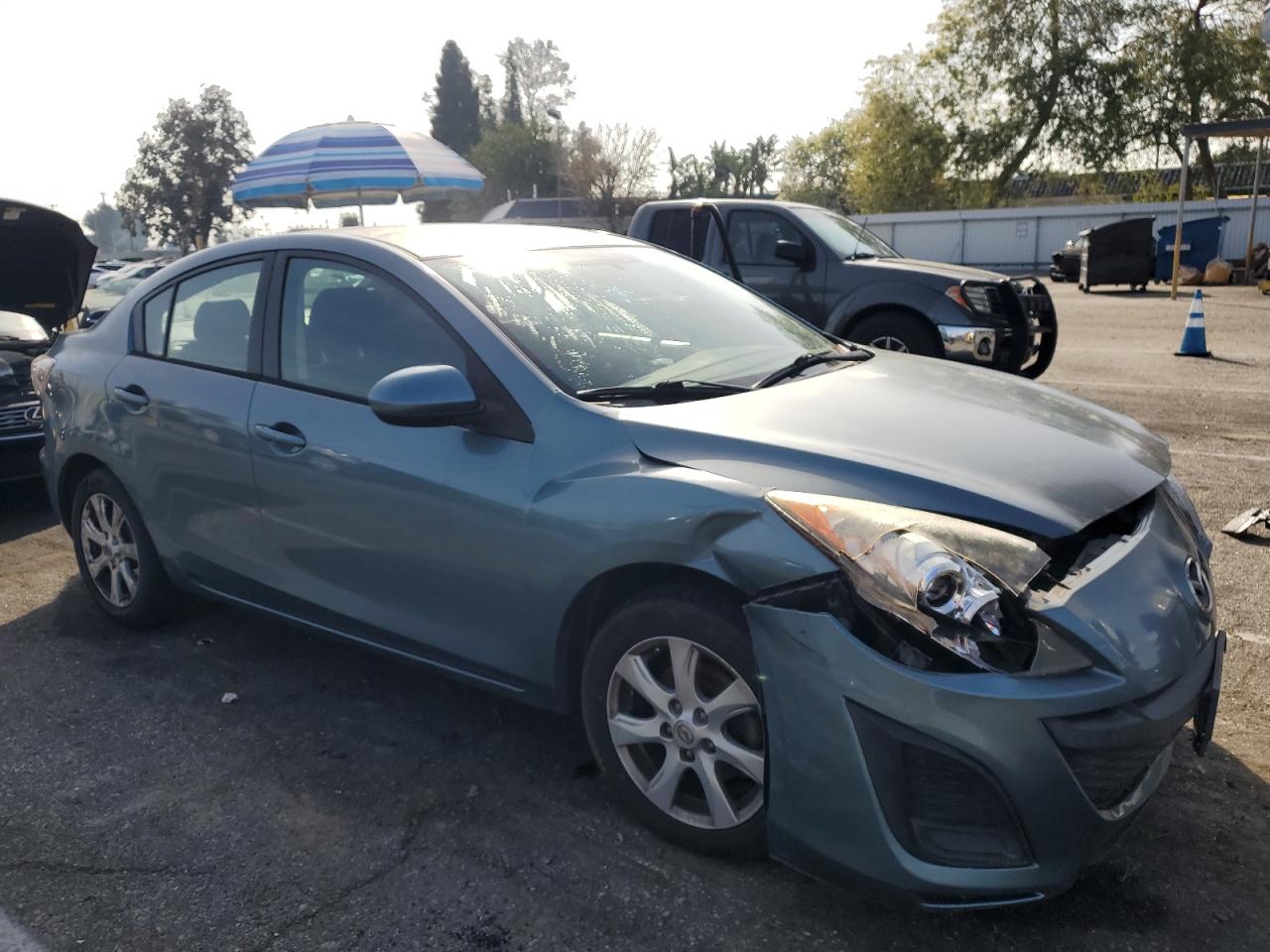 2011 Mazda 3 VIN JM1BL1VG9B1462713 Copart auction photo, front end damage thumbnail 4