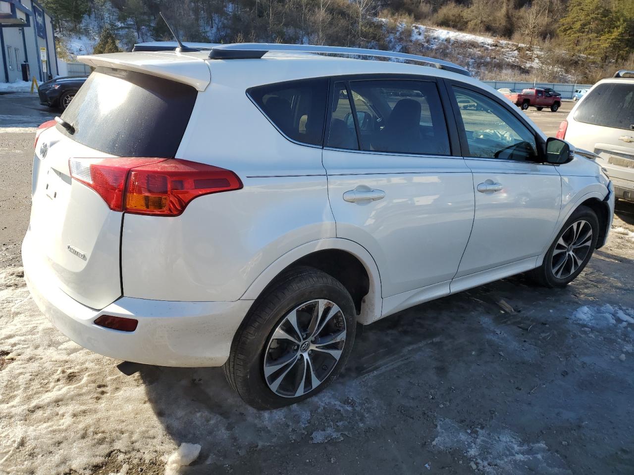 2015 Toyota RAV 4 VIN JTMYFREV7FD077251 Copart auction photo, front end / side damage thumbnail 3