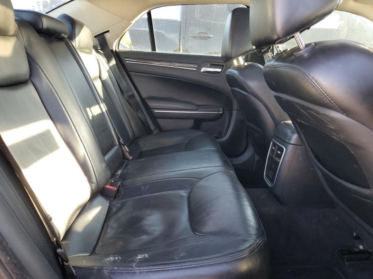 2015 Chrysler 300 VIN 2C3CCAAG2FH802855 Copart auction photo, rear end / minor dent/scratches damage thumbnail 10
