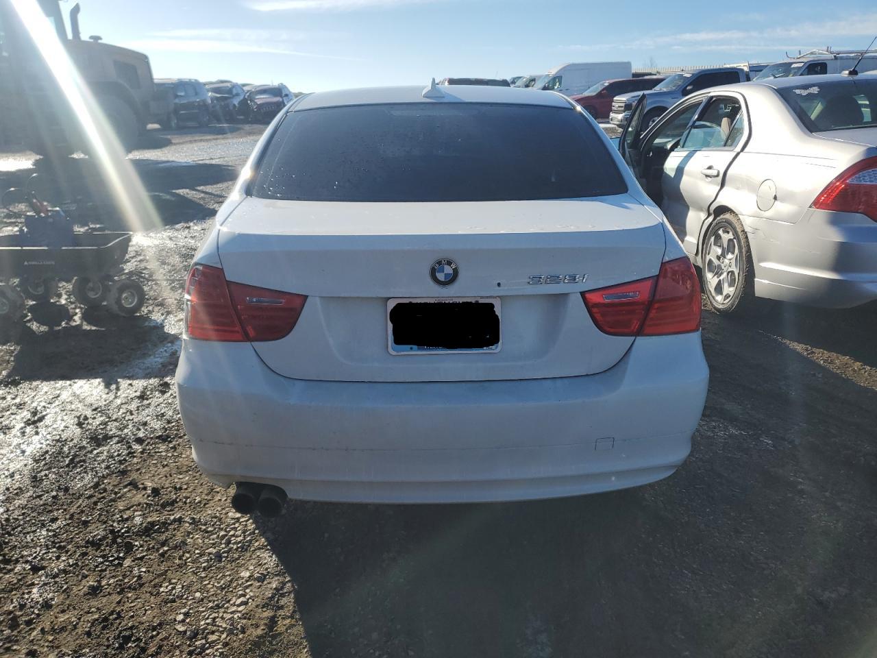 2011 BMW 3er VIN WBAPH7G58BNM55893 Copart auction photo, front end damage thumbnail 6