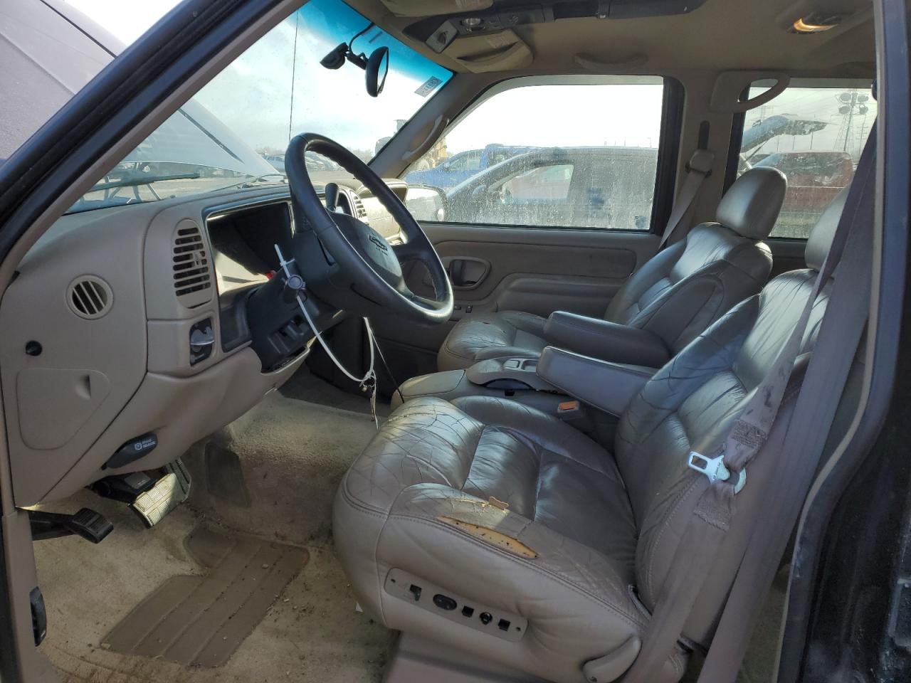 1999 Chevrolet Tahoe VIN 1GNEK13R4XJ516860 Copart auction photo, side / minor dent/scratches damage thumbnail 7