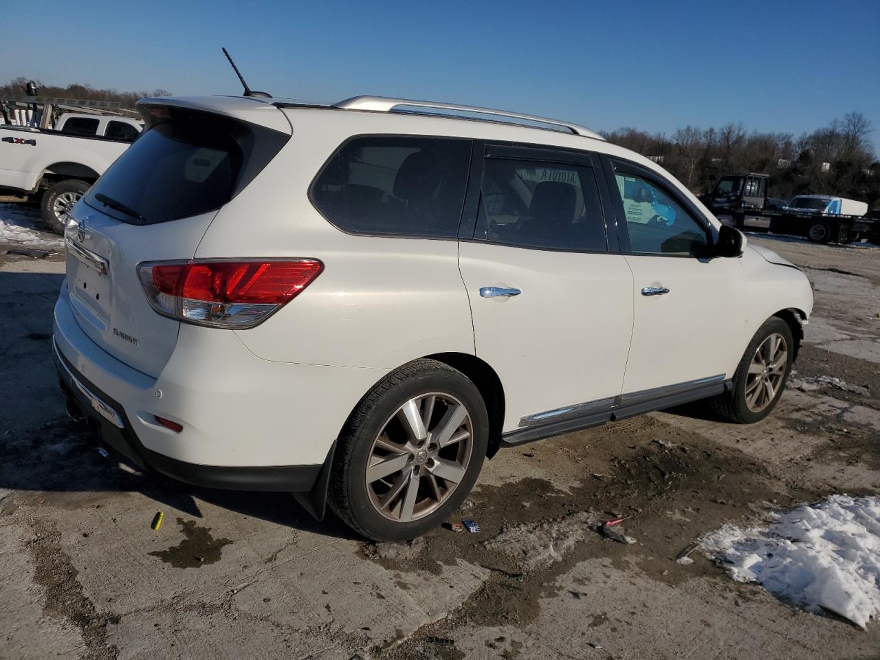 2014 Nissan Pathfinder VIN 5N1AR2MN2EC637727 Copart auction photo, front end damage thumbnail 3