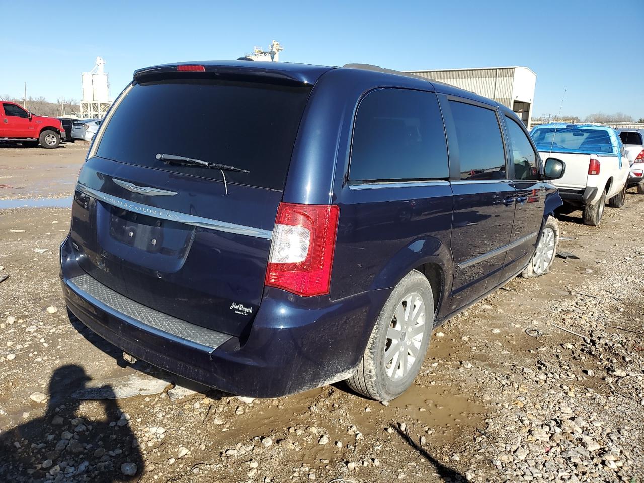 2015 Chrysler Town & Country VIN 2C4RC1BG3FR637011 Copart auction photo, front end damage thumbnail 3