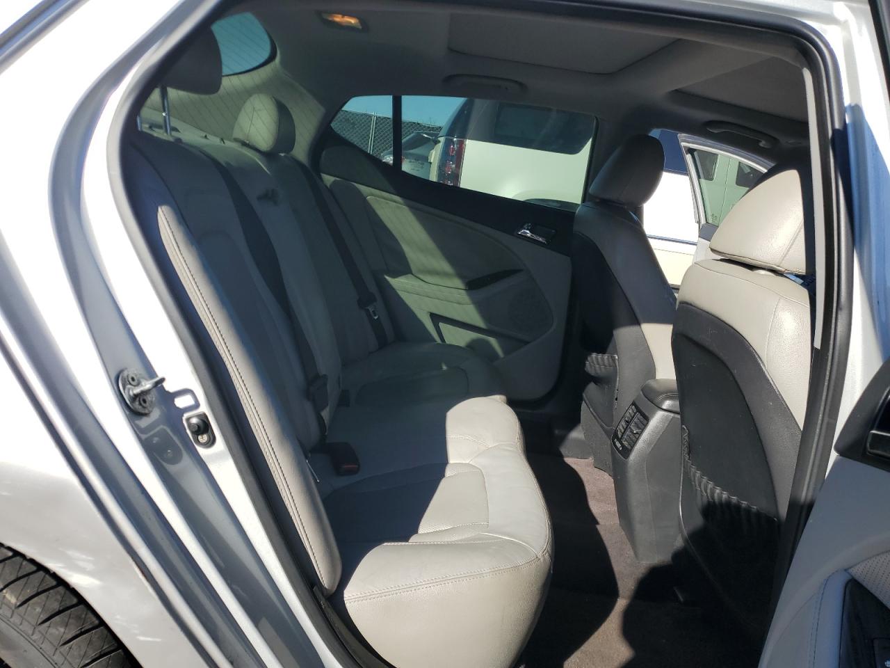 2011 KIA Optima VIN KNAGN4A60B5133807 Copart auction photo, all over damage thumbnail 10