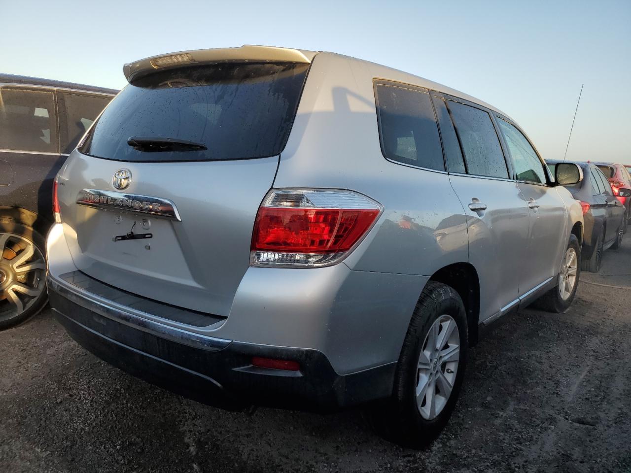 2012 Toyota Highlander VIN 5TDZK3EH6CS063347 Copart auction photo, water/flood damage thumbnail 3
