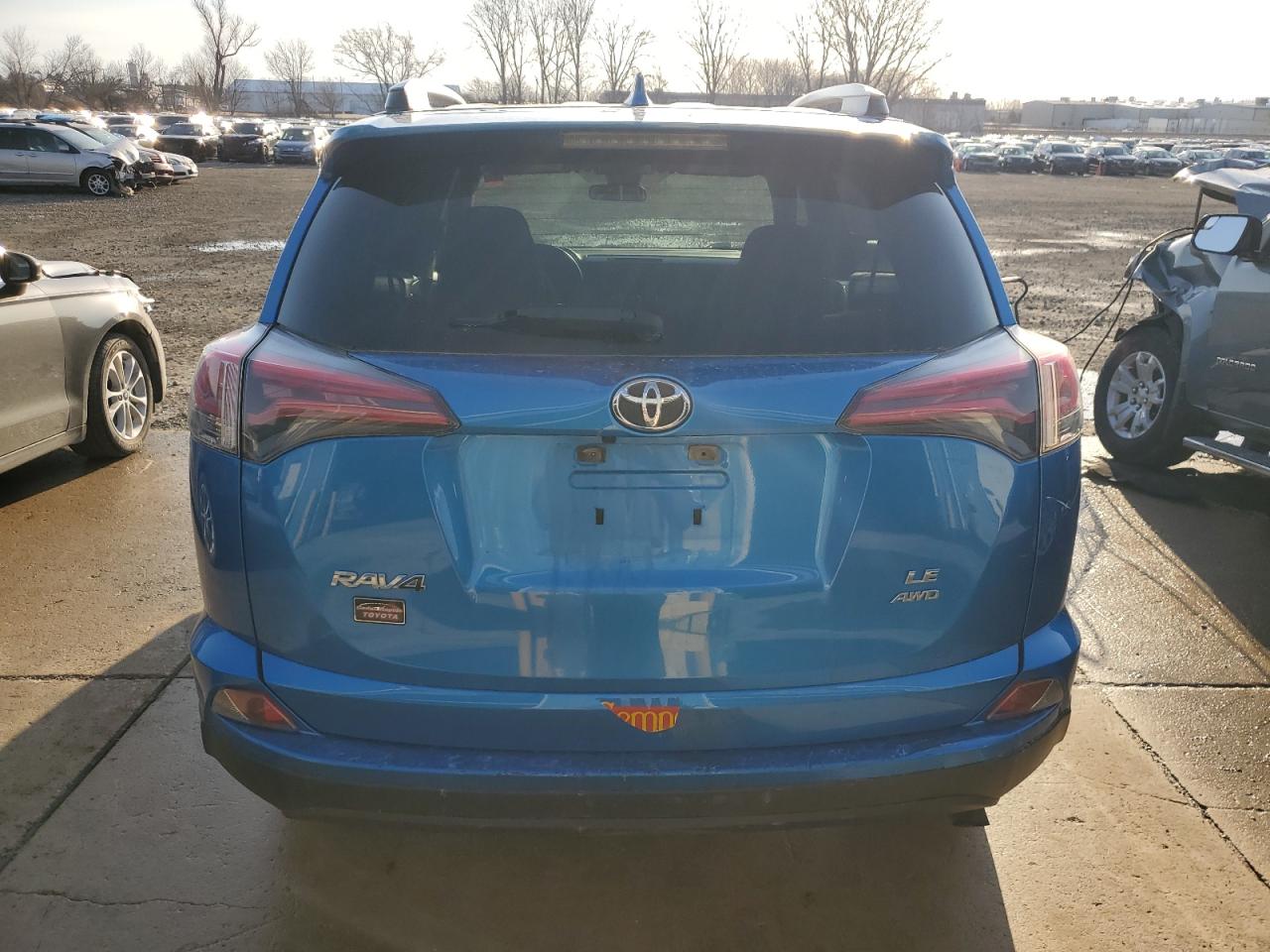 2017 Toyota RAV 4 VIN JTMBFREV2HJ134174 Copart auction photo, front end / minor dent/scratches damage thumbnail 6
