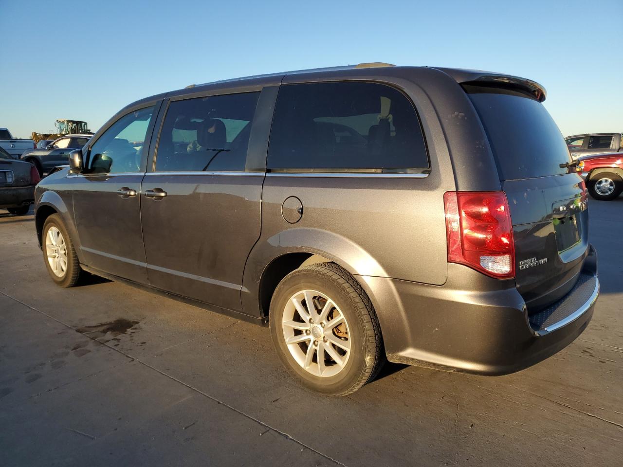 2019 Dodge Caravan VIN 2C4RDGCGXKR656552 Copart auction photo, front end damage thumbnail 2