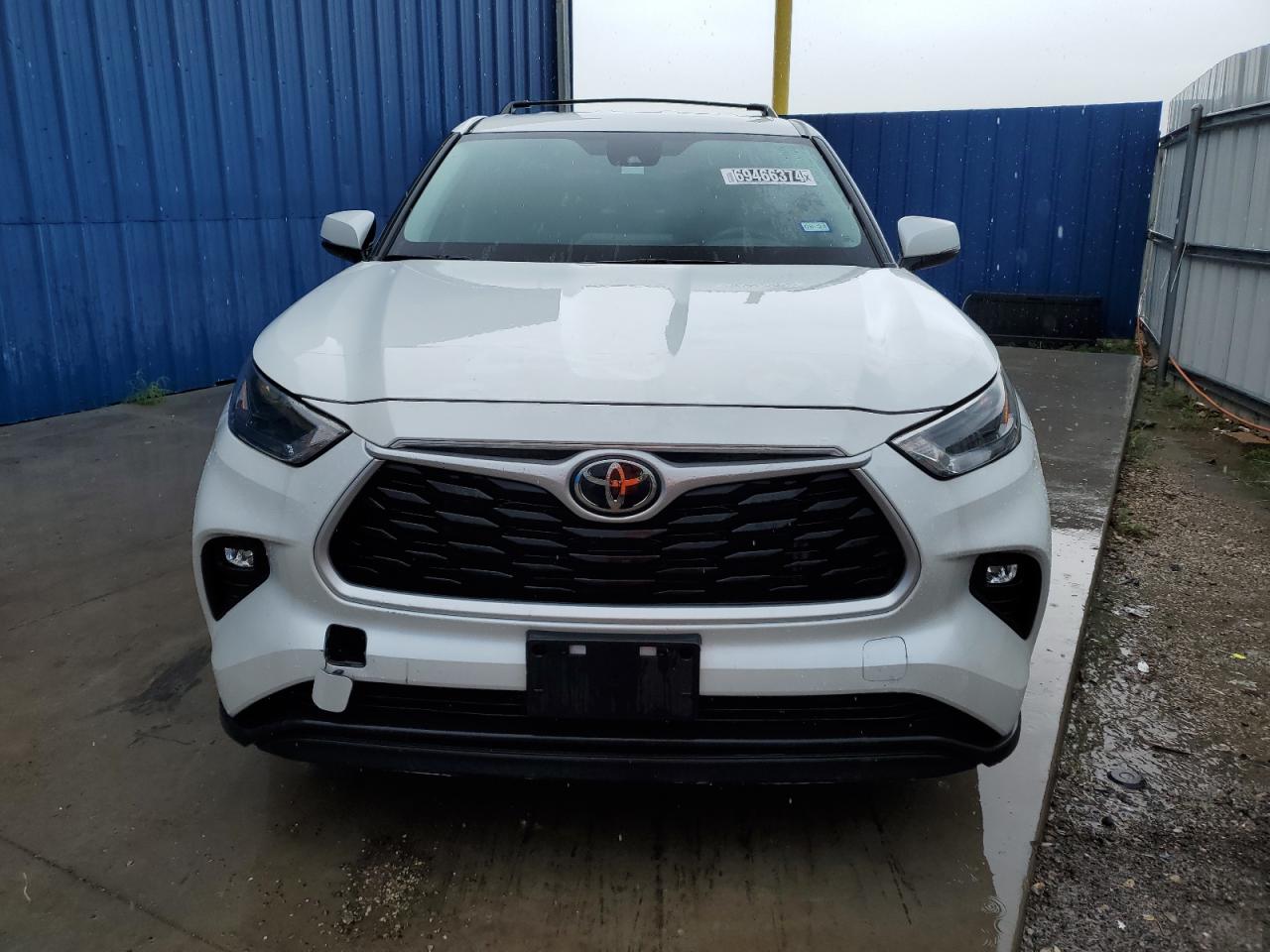2022 Toyota Highlander VIN 5TDZZRAH8NS133180 Copart auction photo, rear end / side damage thumbnail 5