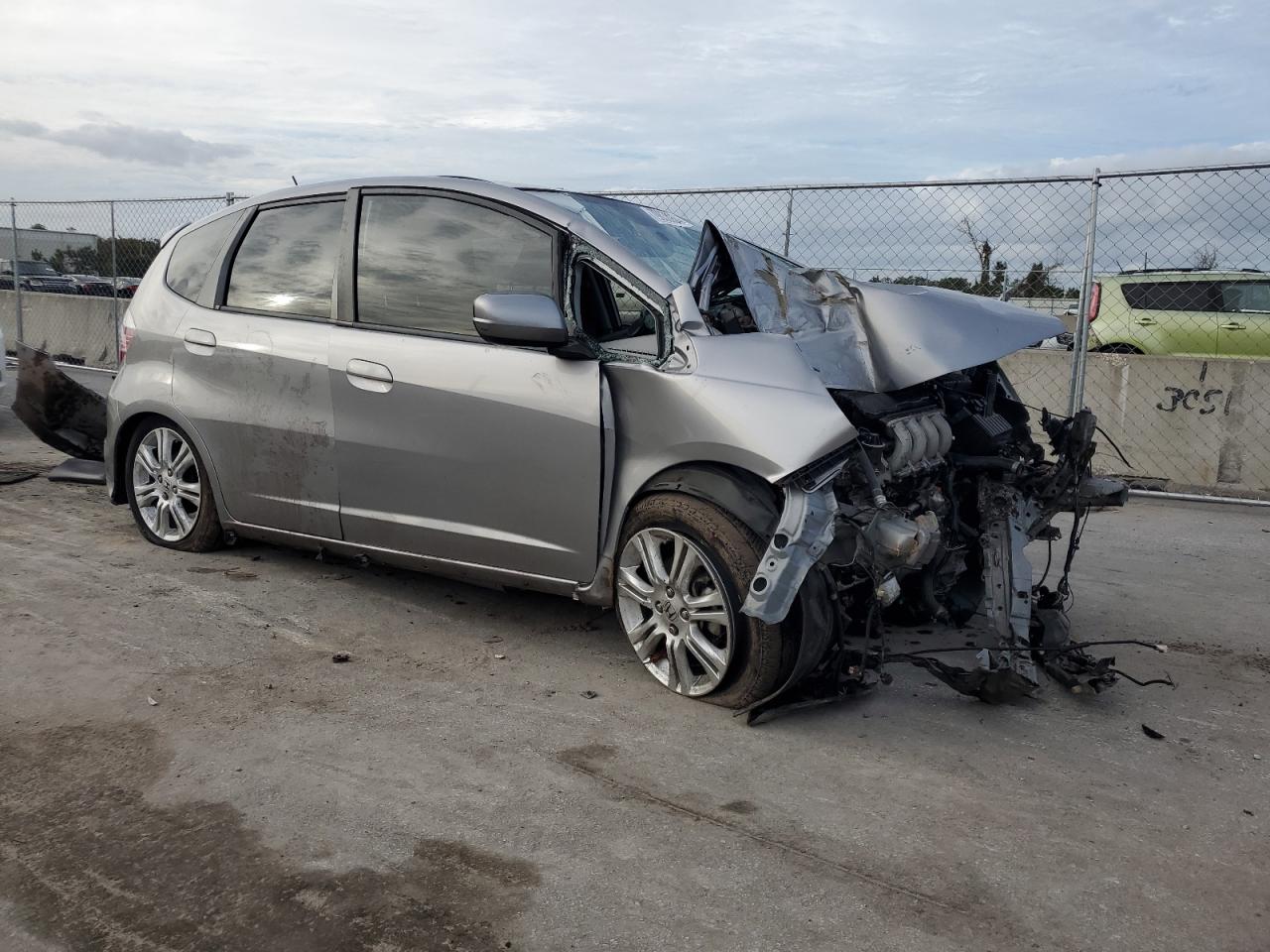 2010 Honda Fit VIN JHMGE8H4XAC025895 Copart auction photo, front end / side damage thumbnail 4