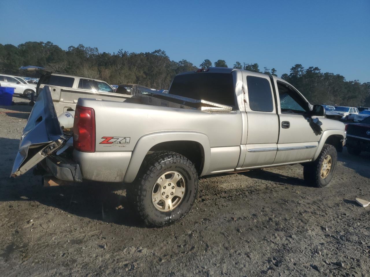 2004 GMC Sierra VIN 2GTEK19T841249613 Copart auction photo, all over damage thumbnail 3