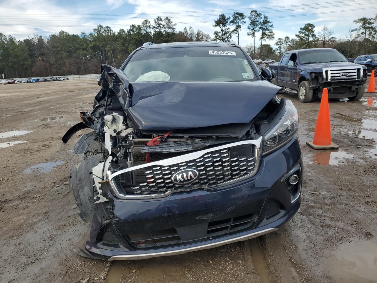 2019 KIA Sorento VIN 5XYPK4A50KG550399 Copart auction photo, front end / minor dent/scratches damage thumbnail 5