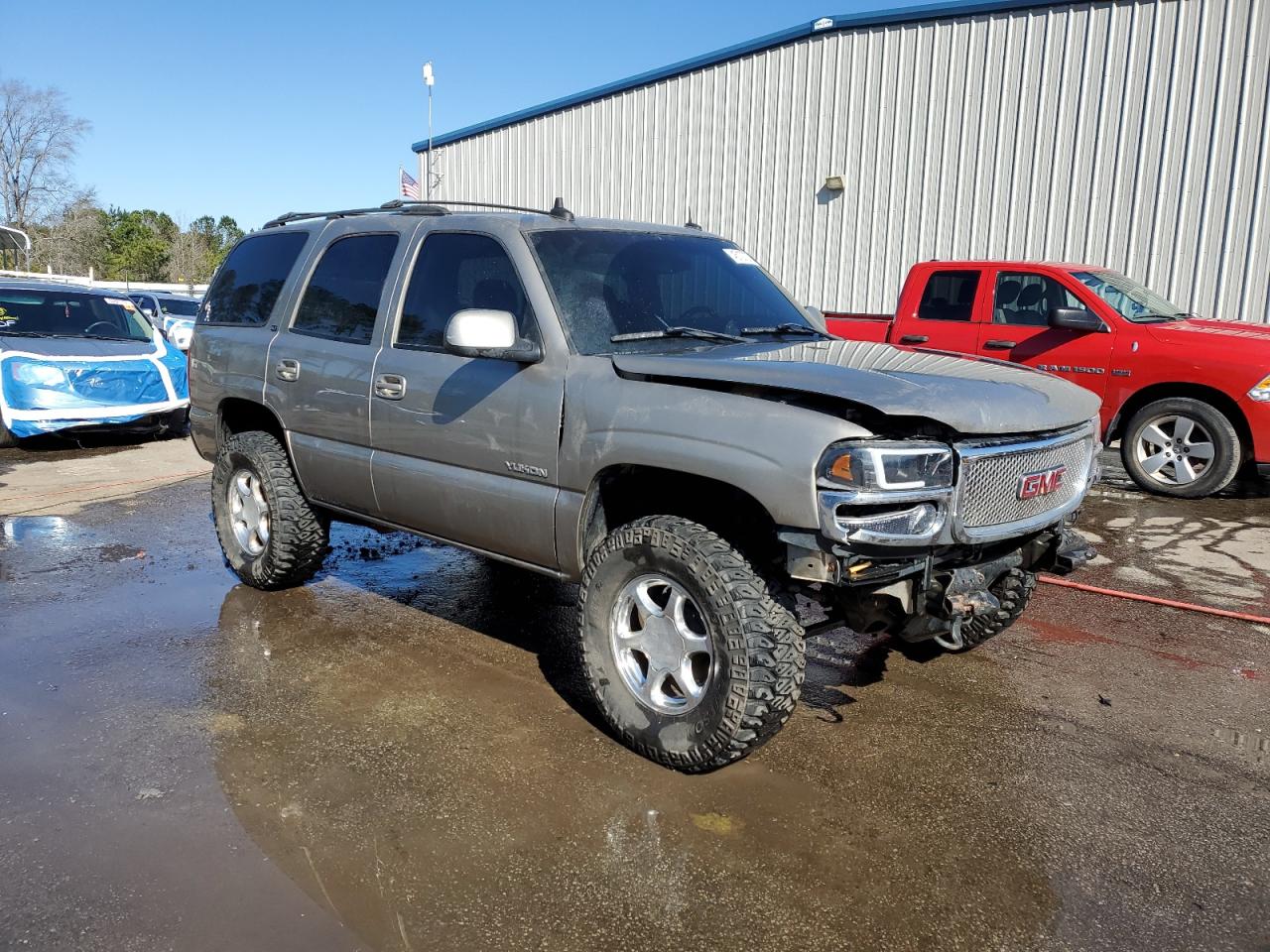 2003 GMC Yukon VIN 1GKEK13Z13R106803 Copart auction photo, front end damage thumbnail 4