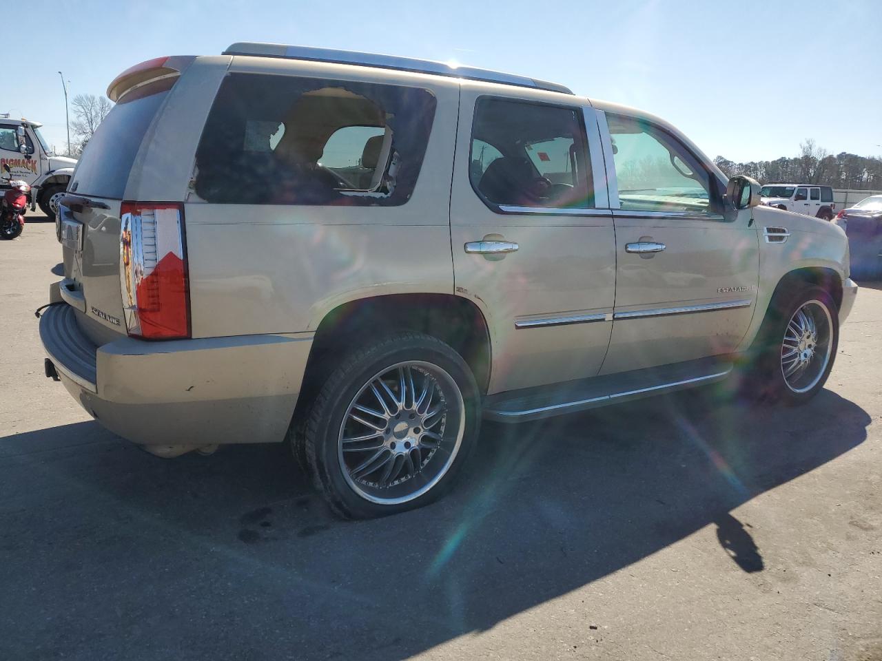 2008 Cadillac Escalade VIN 1GYEC63888R218738 Copart auction photo, vandalism damage thumbnail 3
