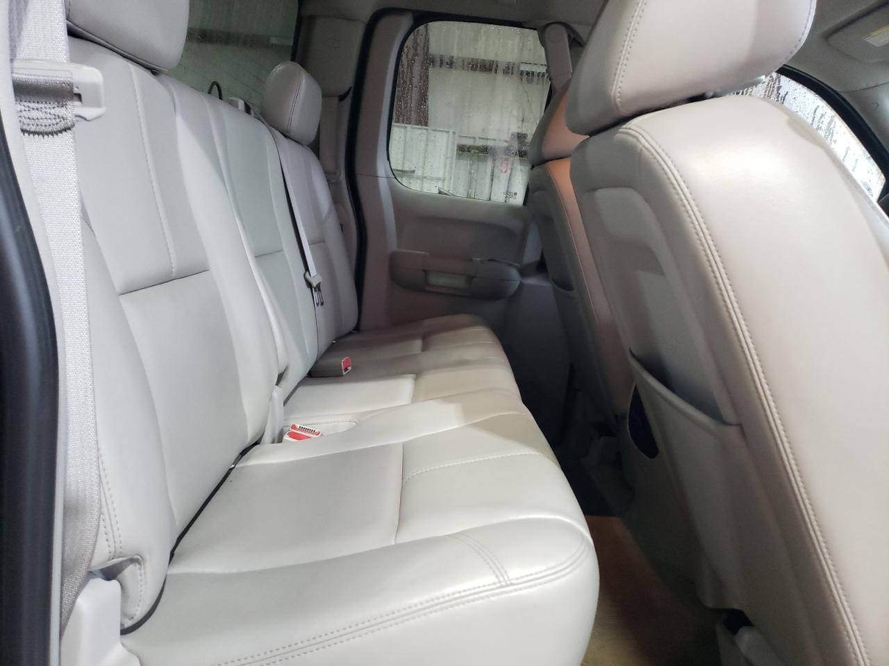 2011 GMC Sierra VIN 1GT220CG1BZ262877 Copart auction photo, front end / minor dent/scratches damage thumbnail 10
