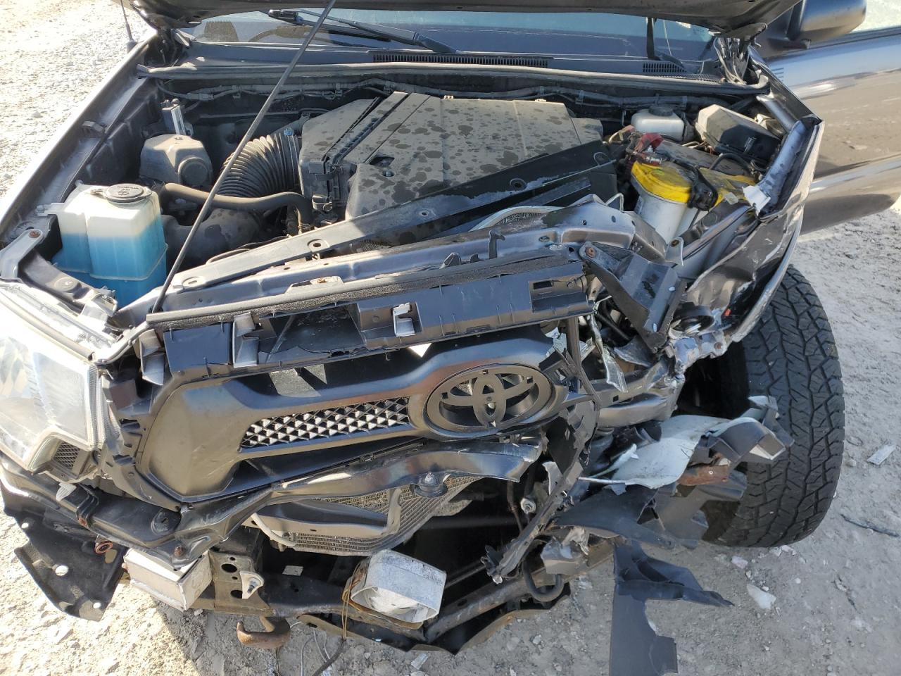 2015 Toyota Tacoma VIN 5TFLU4EN5FX122415 Copart auction photo, front end damage thumbnail 13