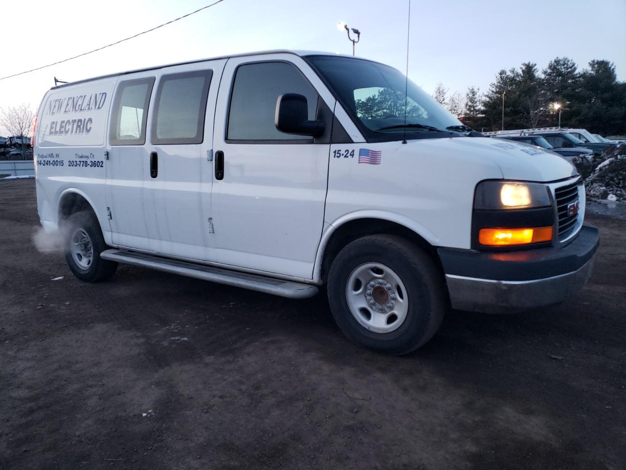 2015 GMC Savana VIN 1GTW7FCF7F1907050 Copart auction photo, front end / minor dent/scratches damage thumbnail 4