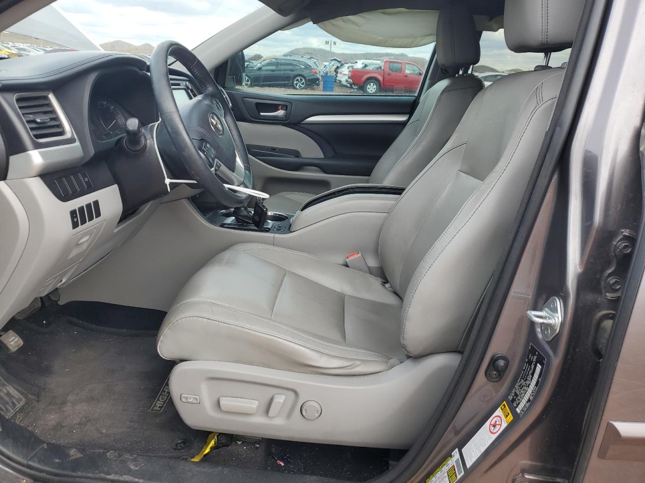 2015 Toyota Highlander VIN 5TDKKRFH3FS111068 Copart auction photo, side / rear end damage thumbnail 7