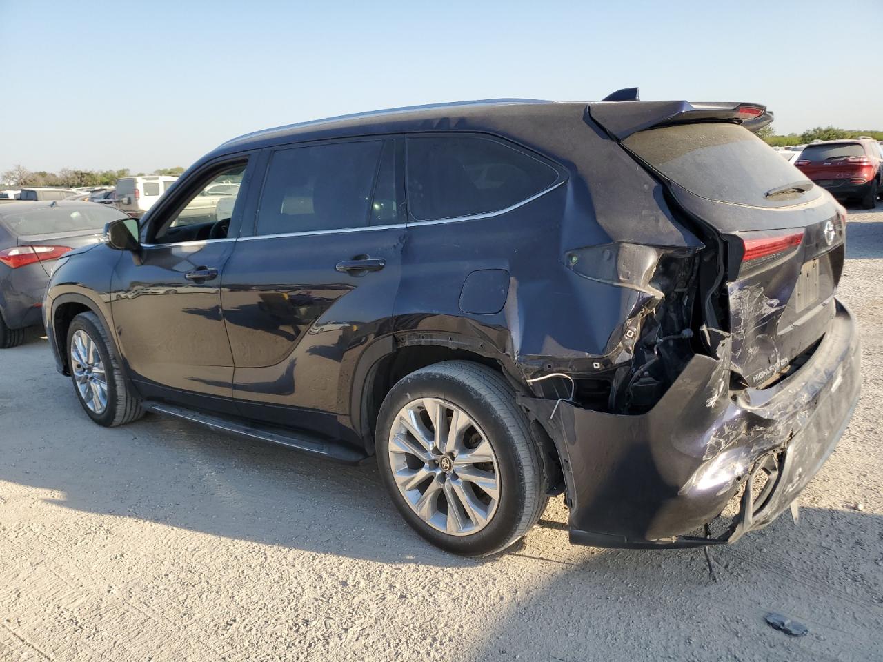 2020 Toyota Highlander VIN 5TDYZRAHXLS020632 Copart auction photo, rear end / minor dent/scratches damage thumbnail 2